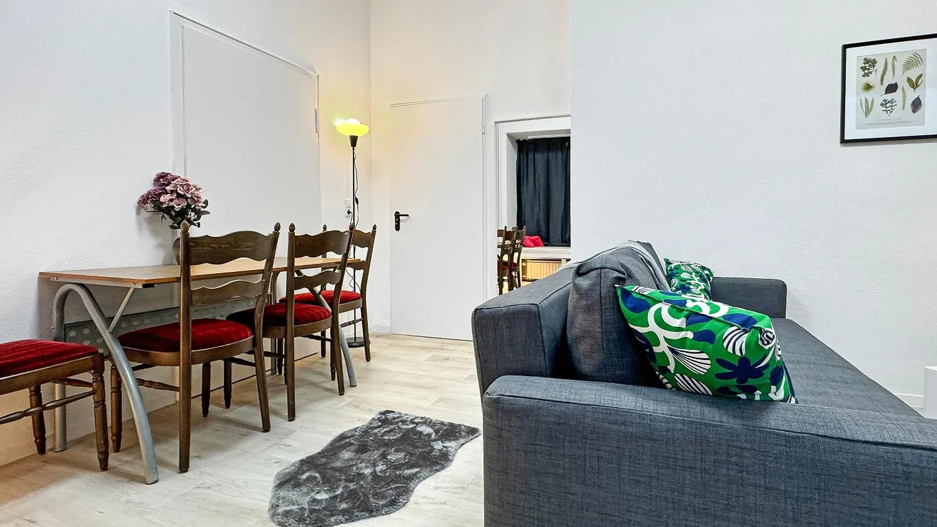 2 Zimmer Apartment Fuer 6 P, 15 Min Zum Flughafen Esslingen am Neckar