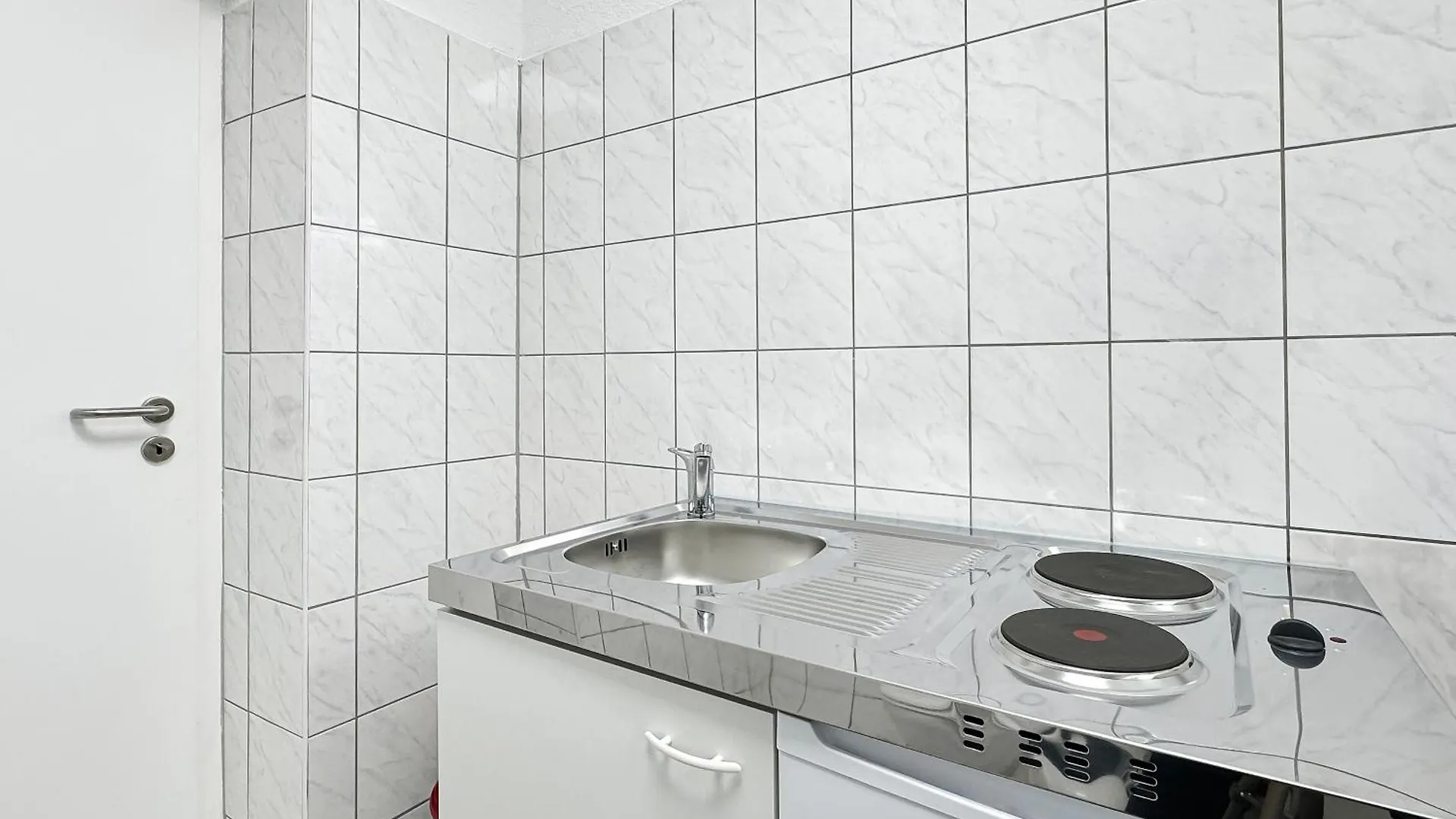 2 Zimmer Apartment Fuer 6 P, 15 Min Zum Flughafen Esslingen am Neckar